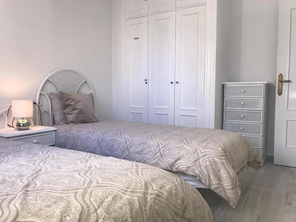 20945 - Great Apartment Very Near Beach 마르베야 0*,  스페인